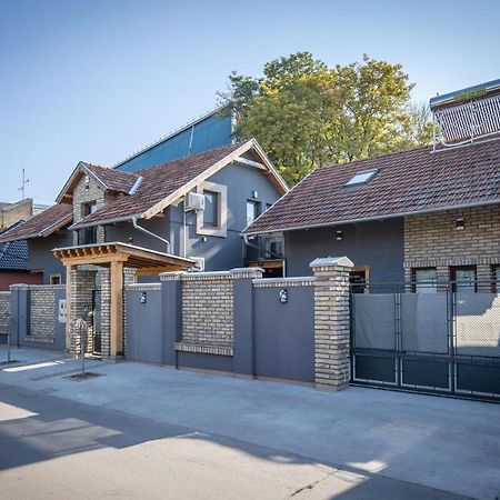 Gray Brick Lägenhet Subotica Exteriör bild