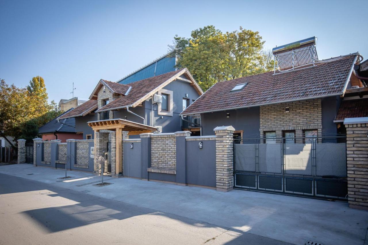 Gray Brick Lägenhet Subotica Exteriör bild